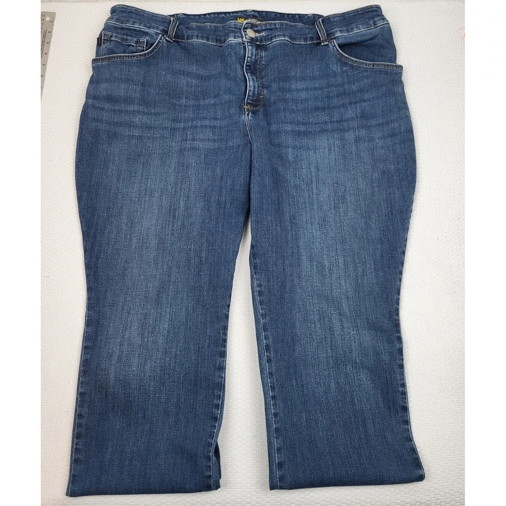 Lee Extreme Motion Jeans Womens 24 Medium Straight Leg High Rise Denim Whiskered